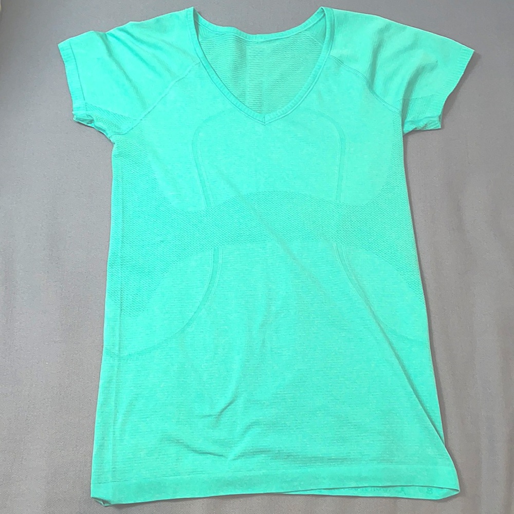 Lulu Lemon mint swiftlets tech v-neck top.